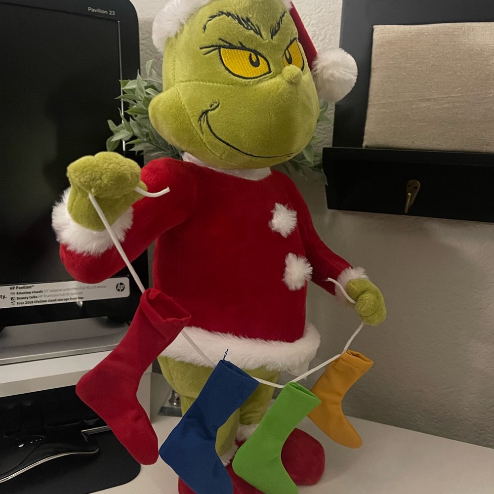 Grinch “Greeter 💚